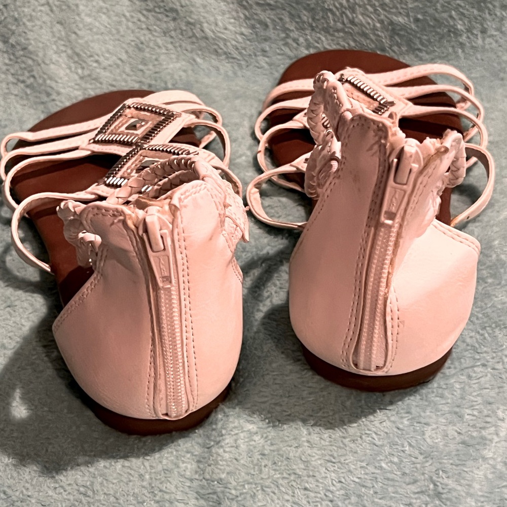 Sonoma White Flat Sandals with Ankle Strap and Diamond Shaped Accent. Size 10M - Picture 4 of 7